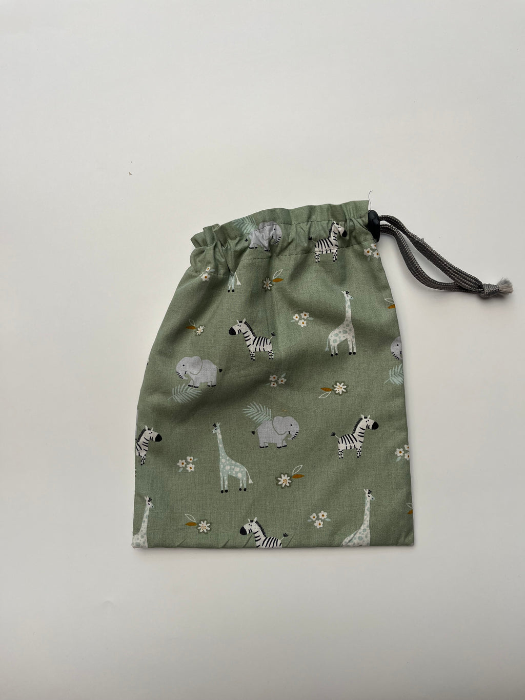 Bolsa impermeable para merienda animales fondo verde