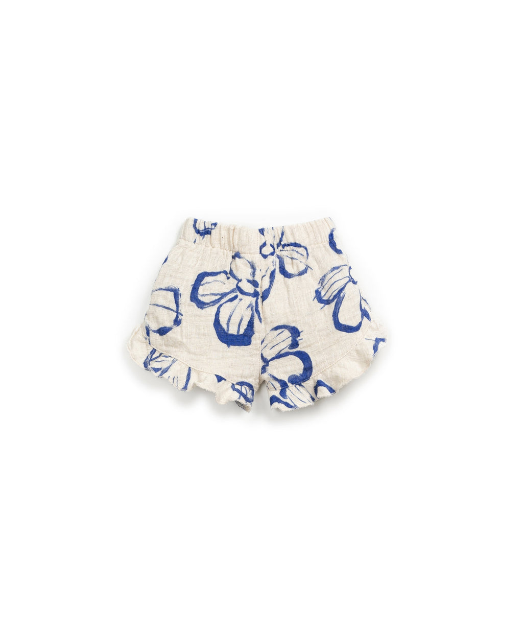 Pantalón corto con volante estampado flores