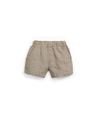 Pantalón corto de lino marrón con botón de coco