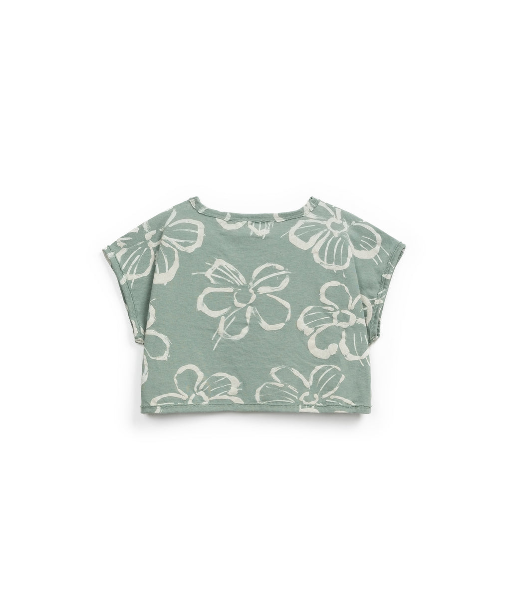 Camiseta verde con estampado floral