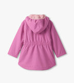 Chaqueta impermeable rosa corazones cisne