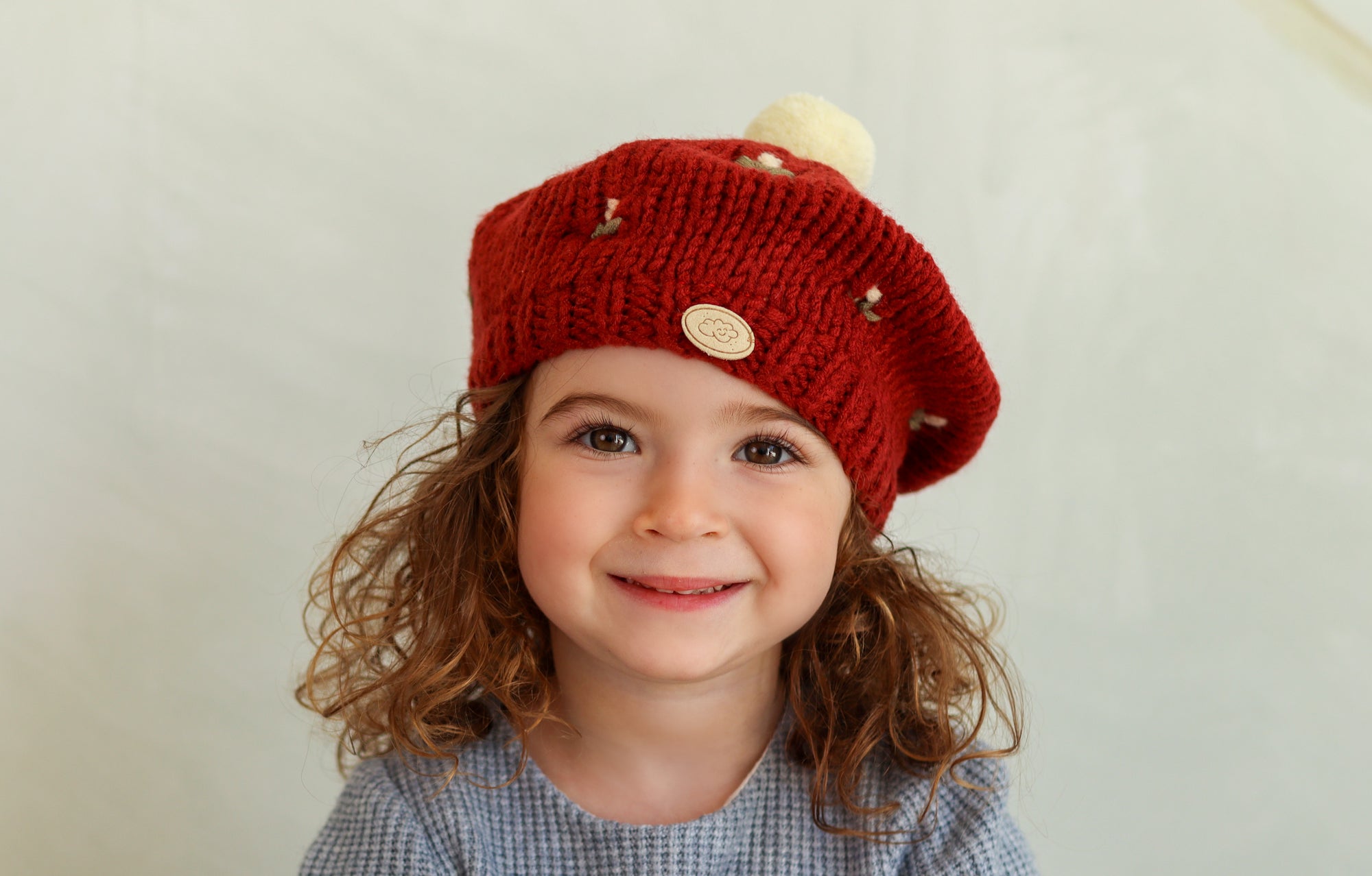 Boina punto grueso flores bordadas