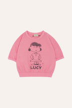 Camiseta sudadera de manga media. Color rosa con estampado peanuts de Lucy en el centro de la camiseta. 
