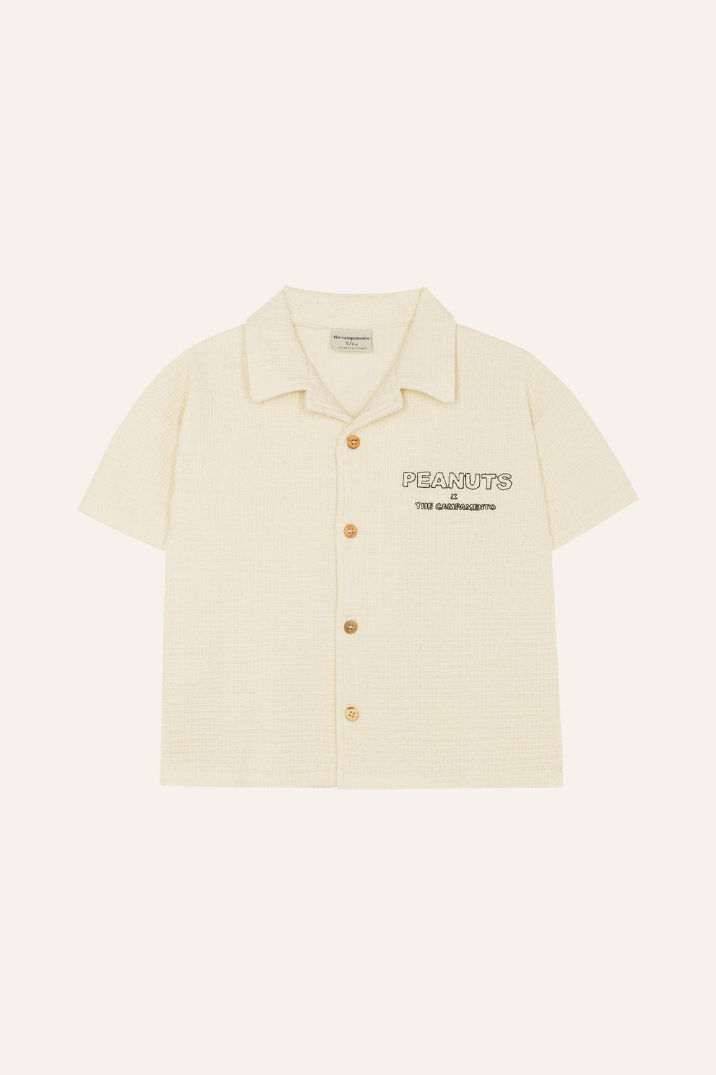 Sobre Camisa con botones peanuts. 
Espalda con dibujo de snoopy y personaje peanuts. Mucho estilo.