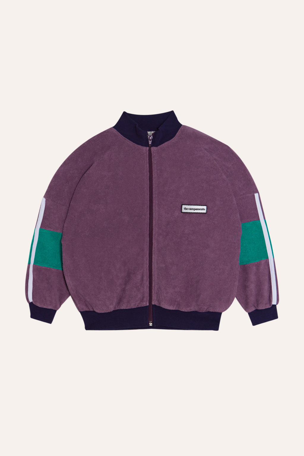 Sudadera chaqueta con cremallera, estilo vintage en color lila. 
Mangas con una raya blanca y un toque verde.