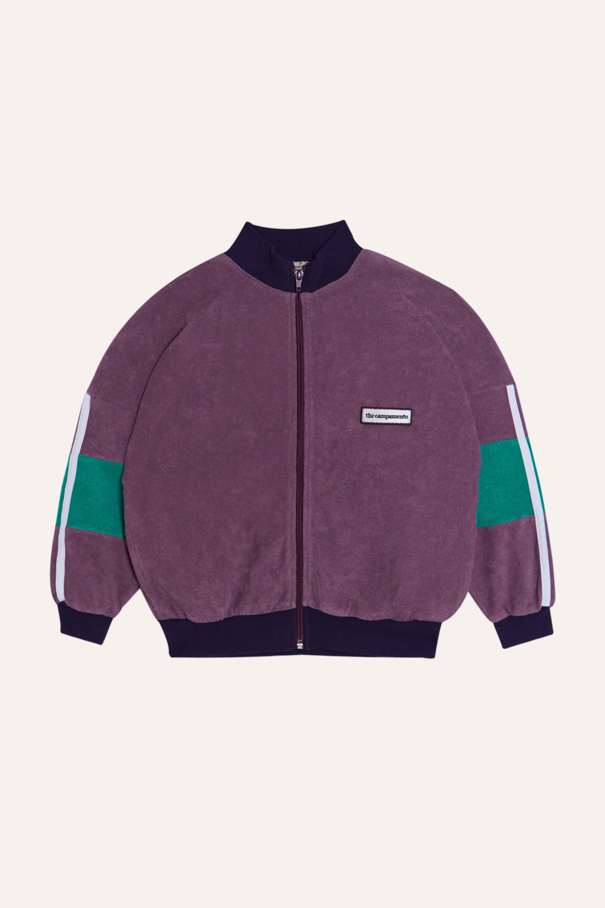 Sudadera chaqueta con cremallera, estilo vintage en color lila. 
Mangas con una raya blanca y un toque verde.