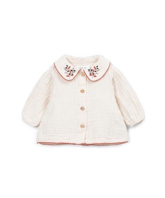 Camisa con cuello floreado